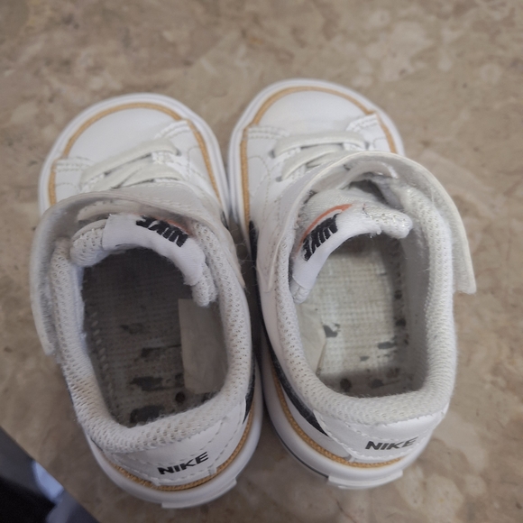 Nike Kids White and Black Sneakers with Tan Accents - Picture 8 of 9